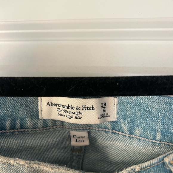 Abercrombie Ultra High Rise 90s Straight Jean (Curve Love) - Picture 6 of 6